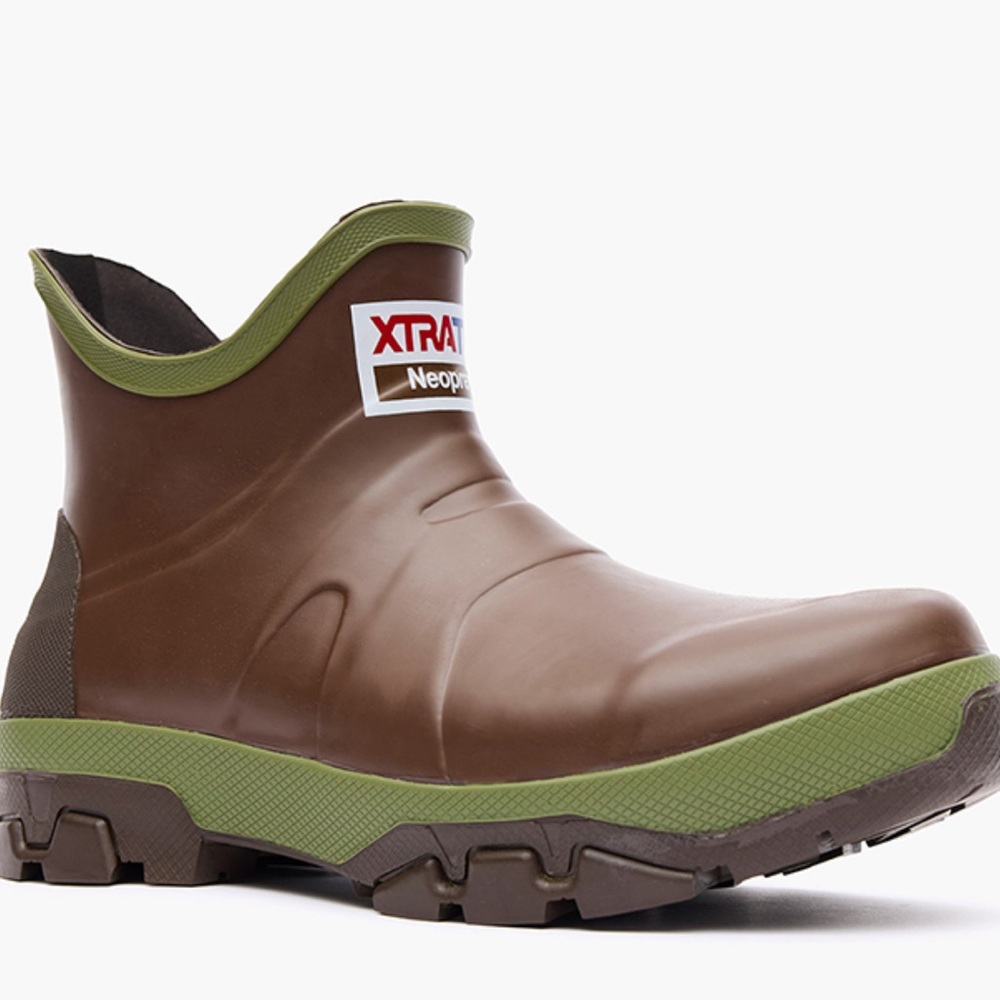 Men’s Xtratuf waterproof deck boots size 9. Brand new in box.